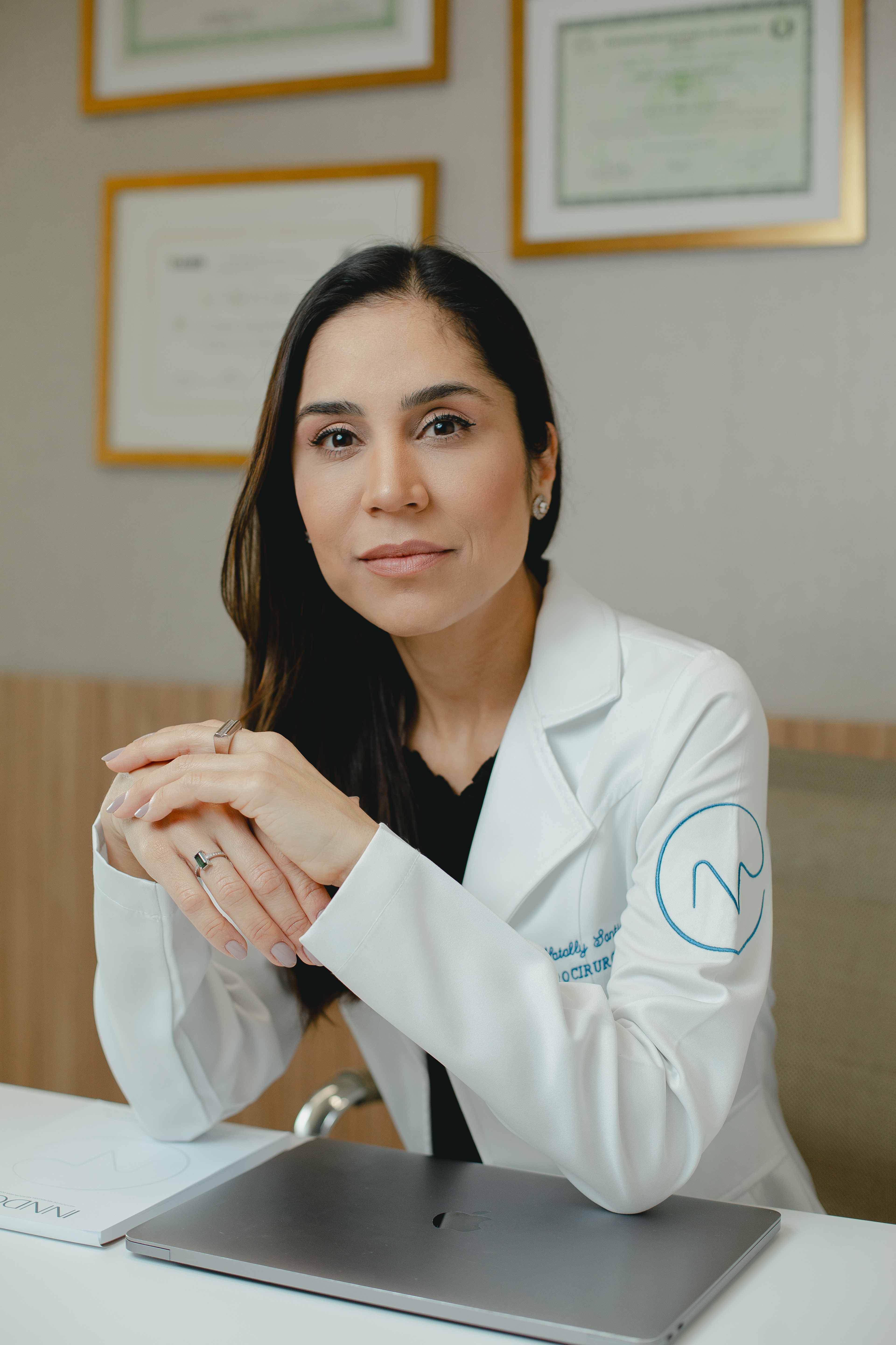Dra. Natally Santiago - Neurocirurgiã